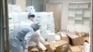 被医护物资支配的护士小姐姐