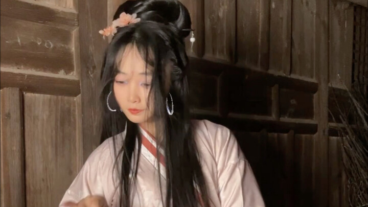 Late at night, the concubine who had been banished to the Cold Palace was summoned back.