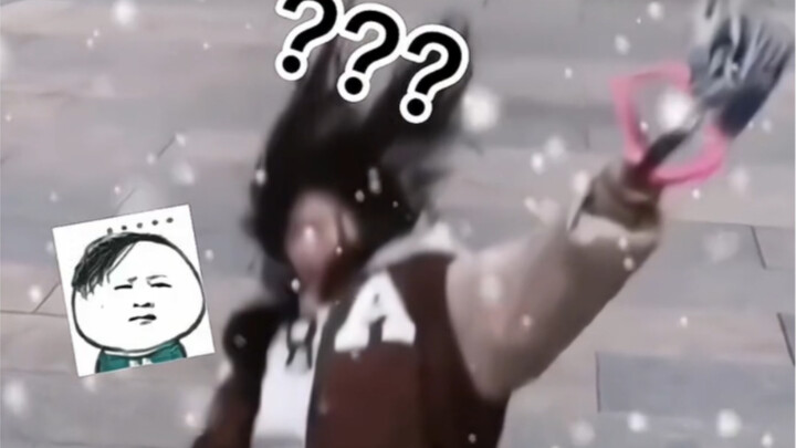 Quả bóng: Mọi người đều thấy đấy, chính cô ấy là người ra tay trước.