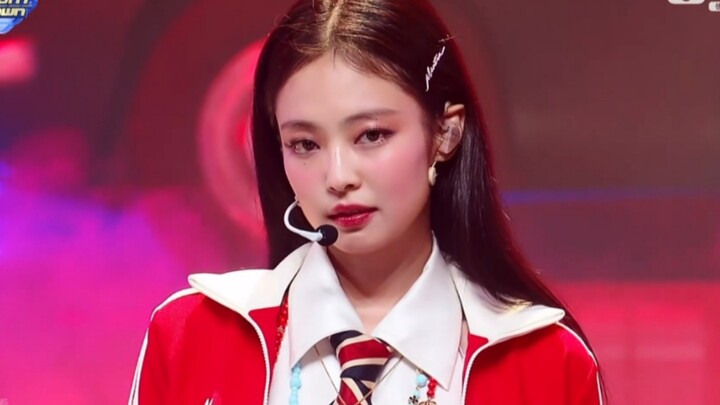 JENNIE Solo new song Mantra debuts on stage