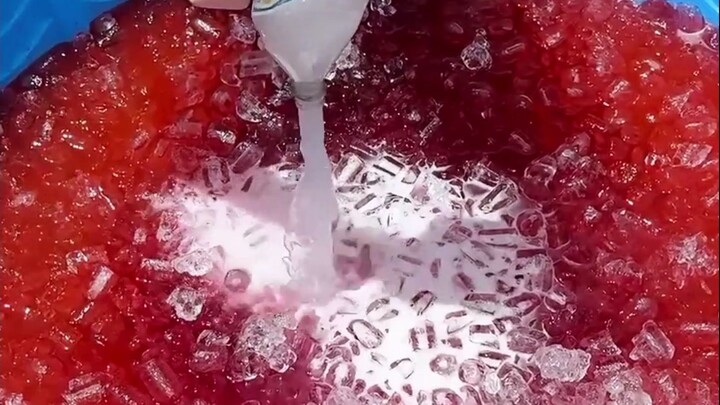 A giant drink made by an American rich woman for her family