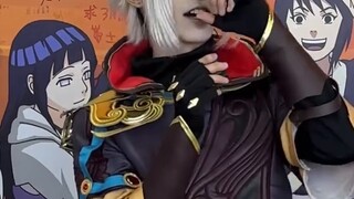 The first glance between the male and female guests when they turn around and look at each other can