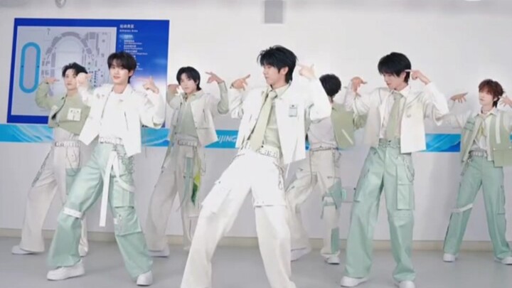 I like this mint green, hahahahaha