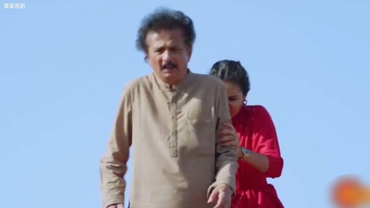 Sekali mertua salah bicara, menantu gila langsung mendorongnya ke tebing setinggi seratus meter!