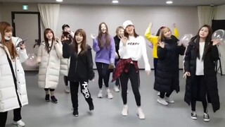 IZONE تاي يون ترقص على أغنيات EXO + هيون آه + تشين هيا + TWICE.. IZONE بأكملها تحتفل بعيد ميلاد تاي 