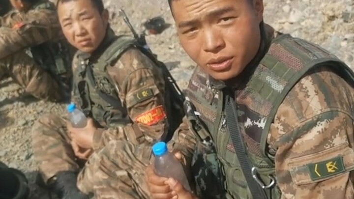 Xiao Ke, what are you guys doing? We’re melting the ice.