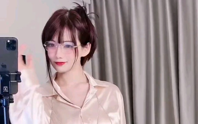 白丝眼镜