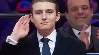 Trump memperkenalkan putranya, Barron Trump, kepada penonton