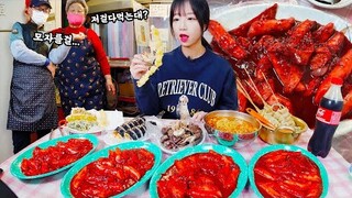 81세 할머니의 특이한 떡볶이?🤔 미친 비주얼의 새빨간 떡볶이 분식 먹방