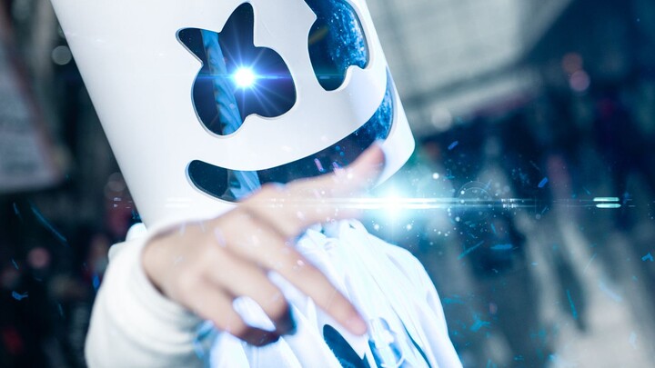 【Marshmello】Apa yang terjadi jika Marshmello menari di konvensi komik?
