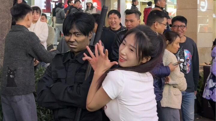 แม้ต่อหน้าสาวงามยั่วยวนก็ยังสามารถแสดงสีหน้าเฉยเมยใจไม่สั่นไหวได้