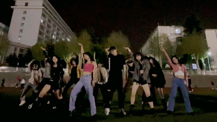 当跳Tomboy快到啦啦啦时。。。。