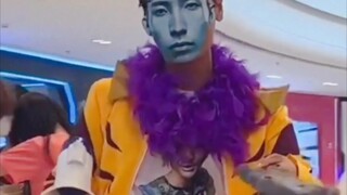 هان شين في النسخة المحلية يحقق قتلاً فردياً في متجر واقعي 😂