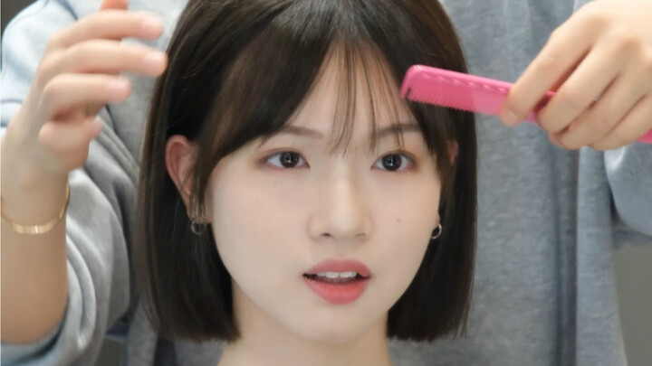 Round-faced girls actually look like they have smaller faces when their face shape is "opened up."