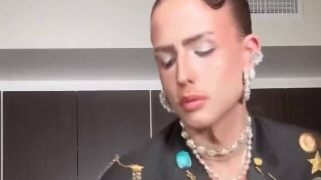 What a gorgeous bartending technique