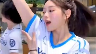 Promo tari pelajar untuk perayaan Universitas Yonsei di Korea Selatan sudah hadir! Saya sangat iri d