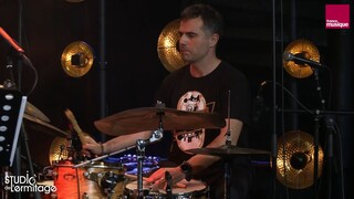 塞尔詹·伊万诺维奇模块乐团 feat 魔法马利克 - 《菲菲》 (现场版)