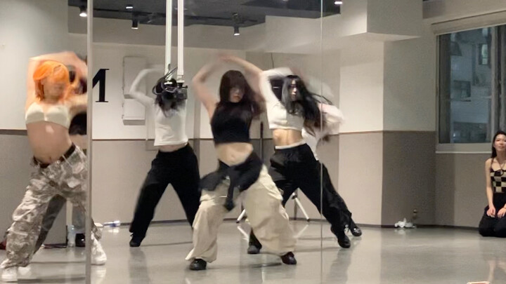 تصميم الرقصات بواسطة أياني