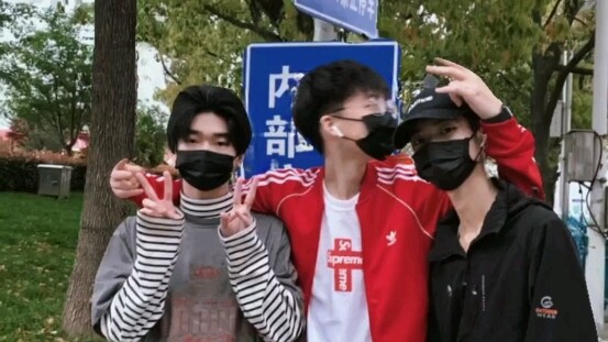 Ini baru namanya! Gerbang! Langit! Model! Pria!