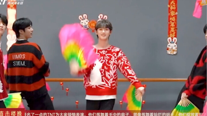 【ติงเฉิงซิน】หัวหน้าทีมเต้นตะโกน口号ฮ่าฮ่าฮ่าฮ่า ราวกับเห็นชีวิตหลังเกษียณของเฉิงซินเลย～ เจ้ากระต่ายเฉิ