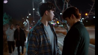 “Hóa ra có người tình yêu khắc sâu vào xương máu, hóa ra có người tình yêu vĩ đại như vũ trụ.”