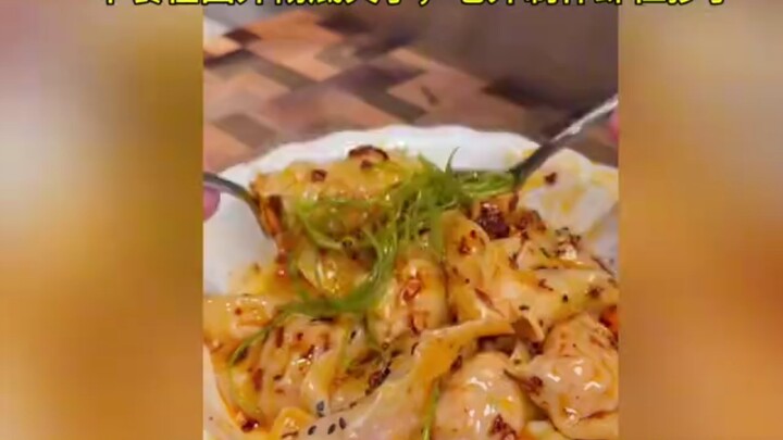 中餐在国外彻底火了，老外制作虾仁抄手，学的太专业了！