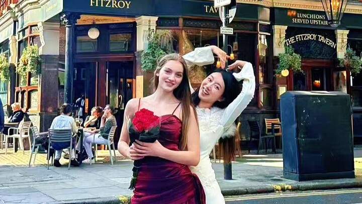 Gadis tercinta, mata cantikmu harus meneteskan air mata kebahagiaan.