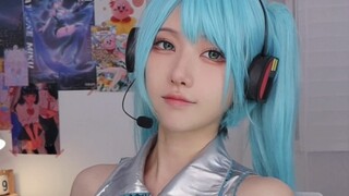 My youth is back! It’s Hatsune Miku, the world’s best singing princess! /ワールドイズマイン【COS cover】
