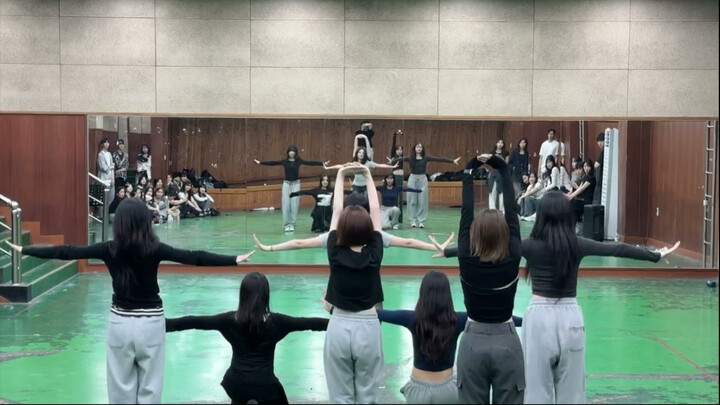 韩国庆北大学2025第一学期中期检查表演Hearts2Hearts -《The Chase》