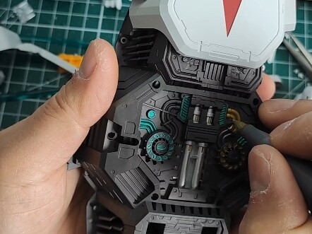 Use a marker to add details to the model shield. Very convenient and smooth.