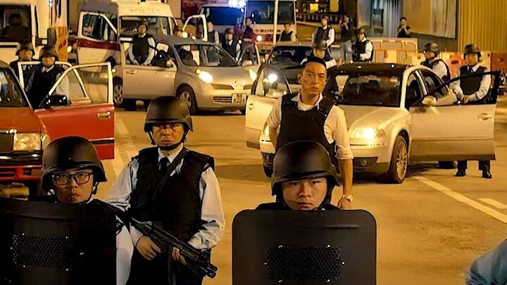 Inilah polisi, semangat seperti ini sulit ditandingi oleh kebanyakan orang. Salut!