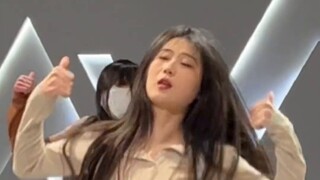 The sense of substitution is too strong. I'm already in love. "Hot Love Story" #liya choreography