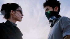 Chen Zheyuan holds Nazha's wrist and kneels down to take photos of her. This is even more charming t