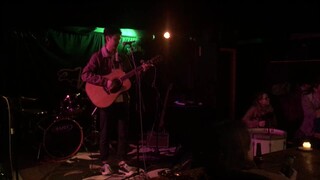 Chinese students sing Hey Jude in a British bar