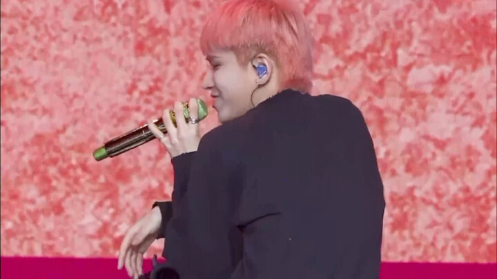Such a beautiful voice is actually the main dancer?! The doorman also has a YG voice? The cover of T