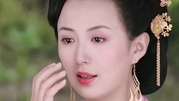 هذه هي الفتاة الشريرة المُظلمة التي لا تعتمد على مكياج الدخان! مجرد نظرة واحدة منها تبعث القشعريرة ف