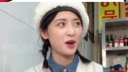 เซิ่นเยว่มีความสามารถในการรับแรงกดดันและปรับตัวได้ดีเลยนะ ถ้าเป็นฉันเจอคำถามจี้ใจแบบนี้ คงตกใจจนร้อง