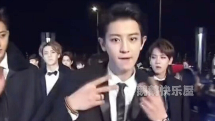 When EXO suddenly goes all abstract during a regular event