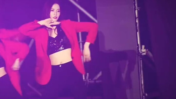 【Wu Zhehan】【LOVESHOT】Sang Ratu Berbaju Merah dengan Gerakan Pinggul Luar Biasa, Daya Tarik Maksimal 