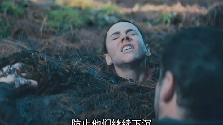 Lihat bagaimana pria ber-IQ tinggi menyelamatkan orang yang terjebak!