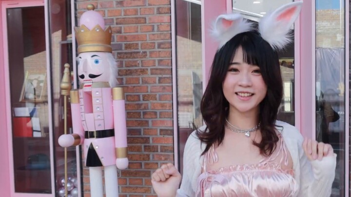 Chiếc bàn thỏ động cơ điện 💗 có thể nhảy vào trái tim bạn không?