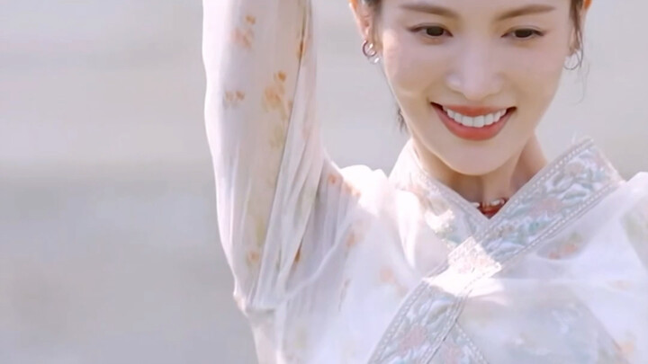 Jin Chen dances the Dai ethnic dance, and when she starts spinning, she literally glows.