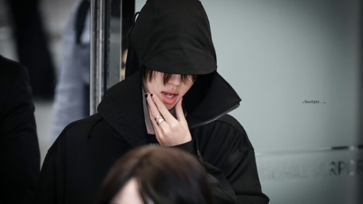 หนุ่มฮิปออกสู่ถนน ลุคดำทั้งตัว เข้ากับยูจิยะ ยามาโมโตะแบบเป๊ะ 100% 【ซออึนโฮ】230820 สนามบินกิมโป ขาเข