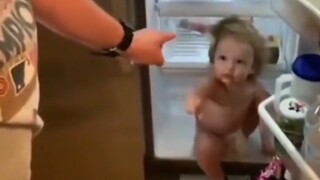 一身反骨的萌娃……