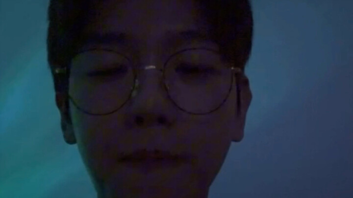 Baekhyun live covers “Die For You” by The Weeknd