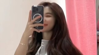 "Satu lirikan… udah bikin goyah 😮‍💨"