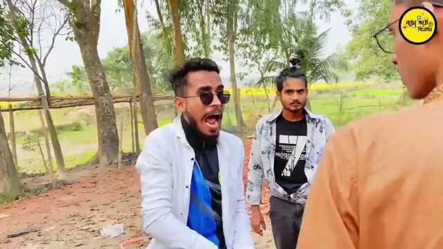 পাতি মাস্তান যখন চান্দা লইতো আসে 🤣🤣🤣।নাছা ভাই বিনোদন।