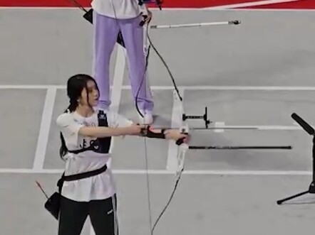 منذ ذلك الحين، تنتشر أسطورة شهيرة في الألعاب الأولمبية العشوائية: “عندما تستخدم الفتاة الشرقية شعرها