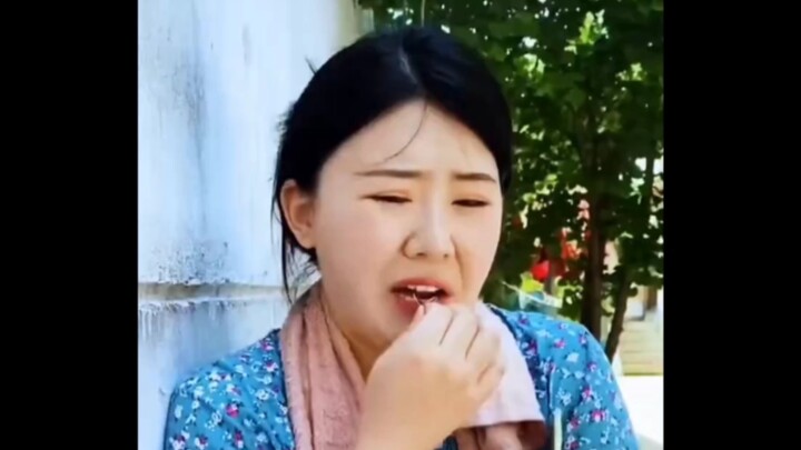 这是忘了自己穿的啥了？