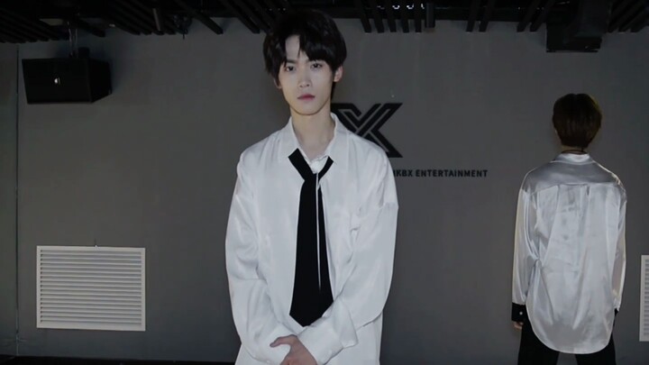 【Zi Yu】Untuk Anda yang belum pernah melihat tarian duet ini oleh Zi Yu! Kemeja putih + dasi hitam!